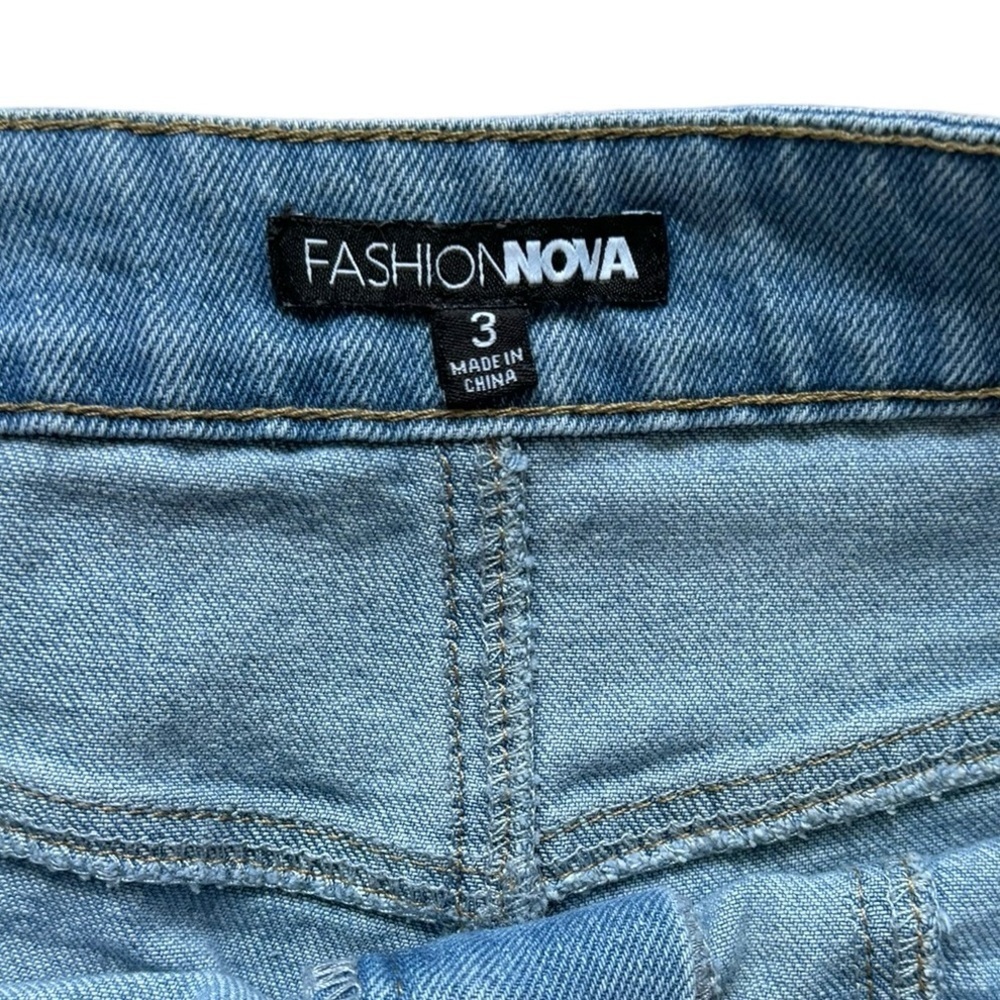 Fashion Nova Women's Jeans Size 3 Light Wash Denim Flare - Picture 3 of 7